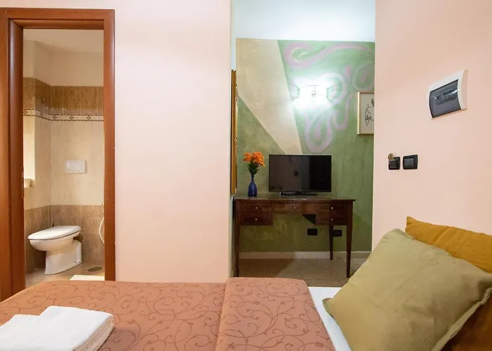 Bed & Breakfast Colorful Yard 2*