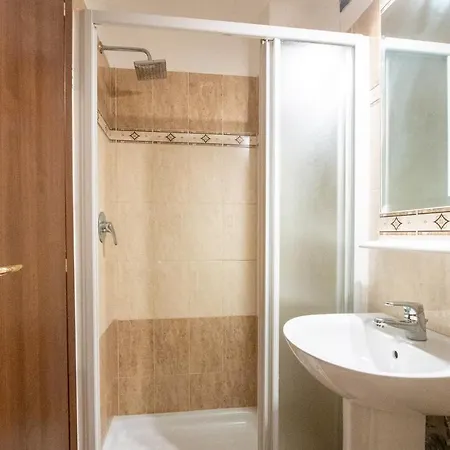 Colorful Yard Frühstückspension Rom