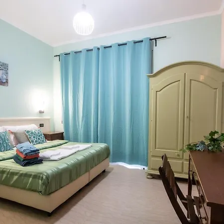 Colorful Yard Frühstückspension Rom