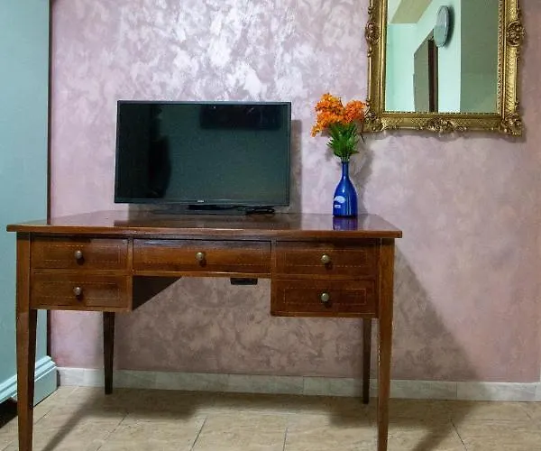 Alojamento de Acomodação e Pequeno-almoço Colorful Yard 3*