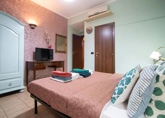 Alojamento de Acomodação e Pequeno-almoço Colorful Yard Roma